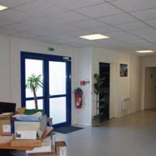 Bureau privé 36 m² 6 postes Location bureau Rue des Perches Saintes 17100 - photo 4